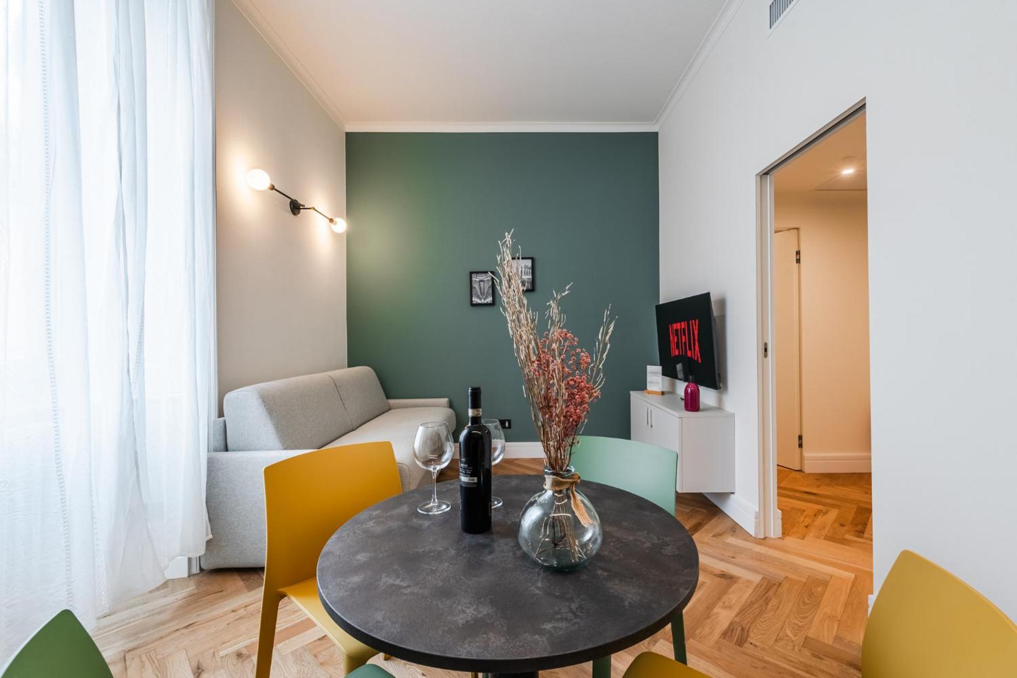 Spacious In Next To Metro Apartment *