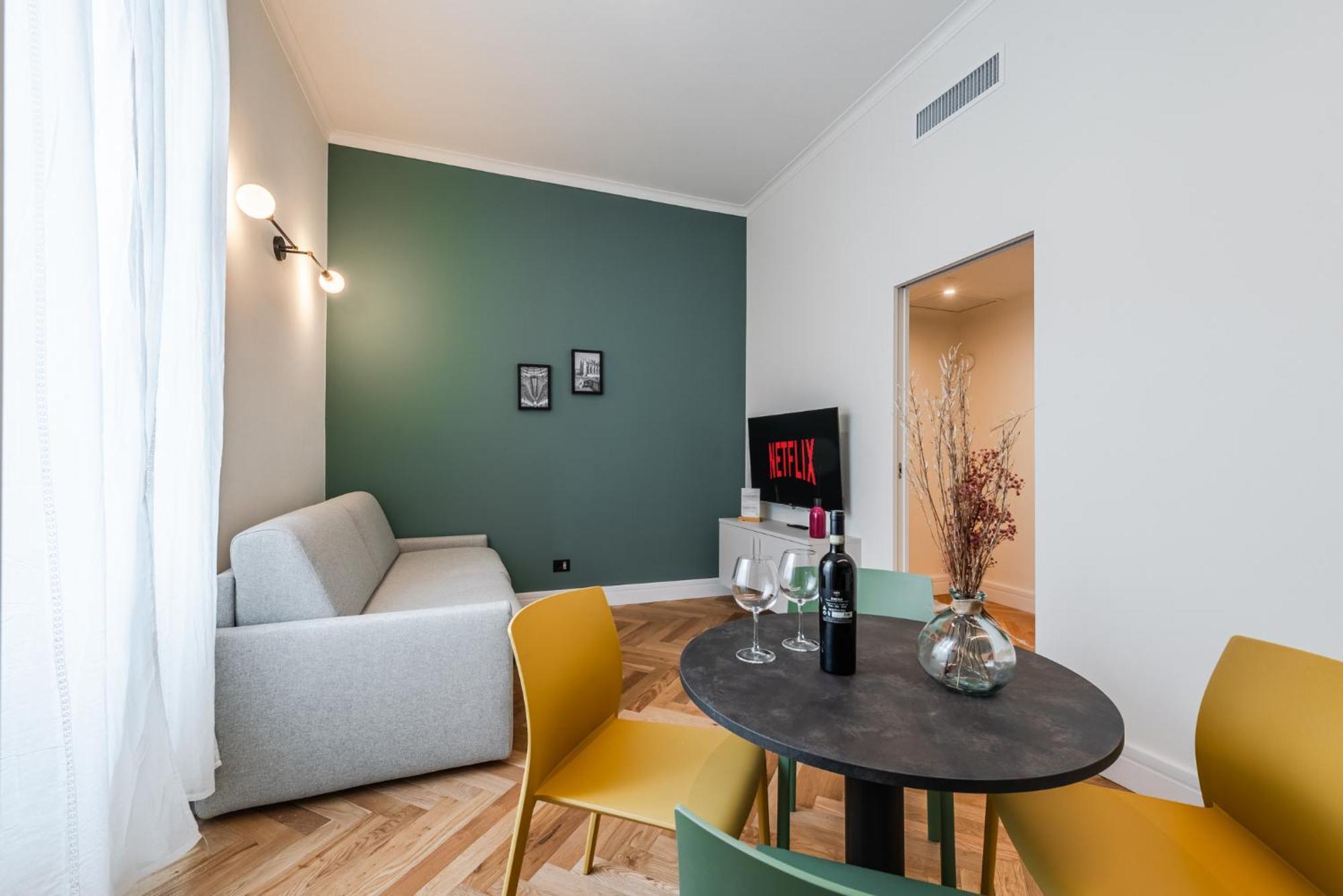 Spacious In Next To Metro Apartment Mailand
